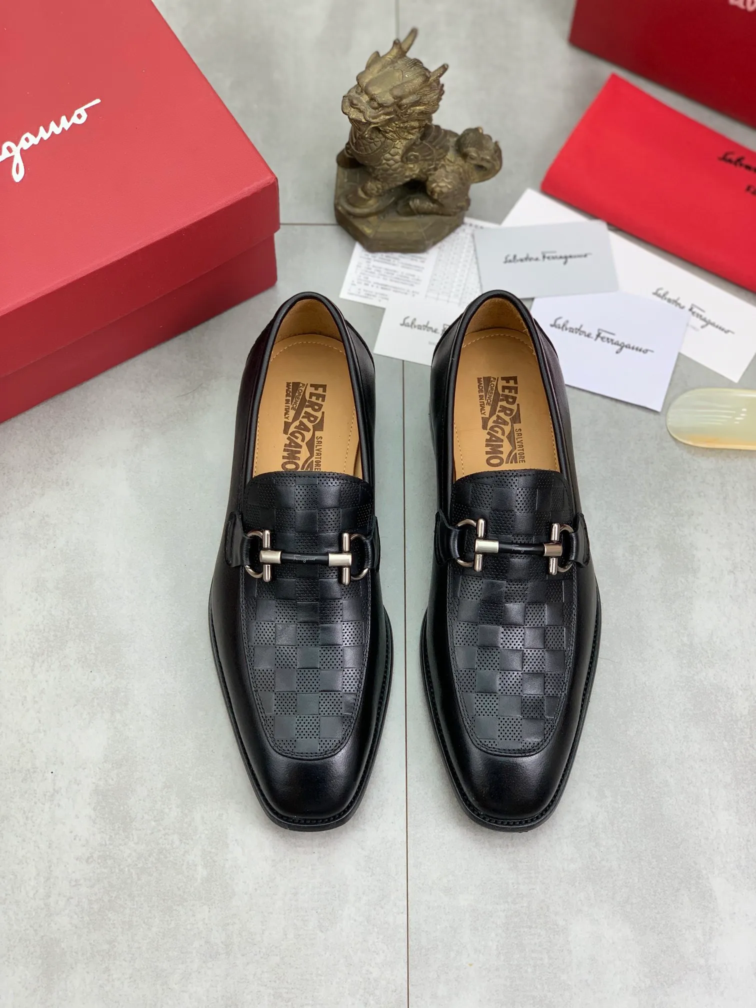 Men's Men's Shoes 💰P460💰[New Style] Water-dyed Niuli 🆘[Salvatore Ferragamo] Ferragamo's latest casual business leather shoes for men! Available at counters simultaneously! The fabric is made of specially imported original pebbled calfskin, and the lining is made of imported water-dyed cowhide. It is absolutely luxurious and leads the fashion trend. Matching code: 38-45 (46 can be customized) multiple colors available